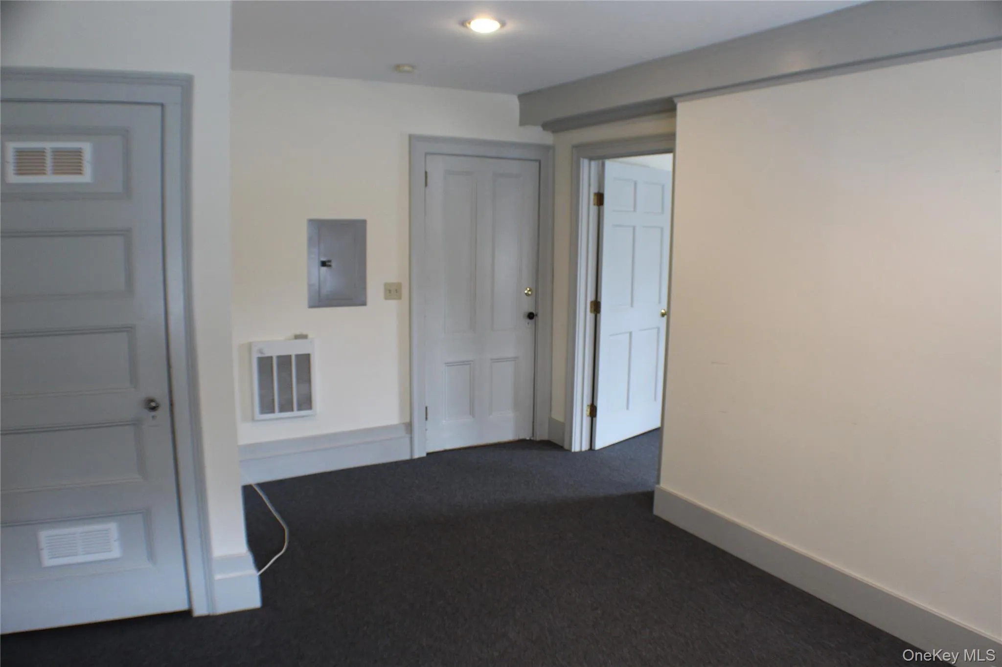 Looking toward the front door -- other office to right, bathroom door on left. Looking toward the front door -- other office to right, bathroom door on left.