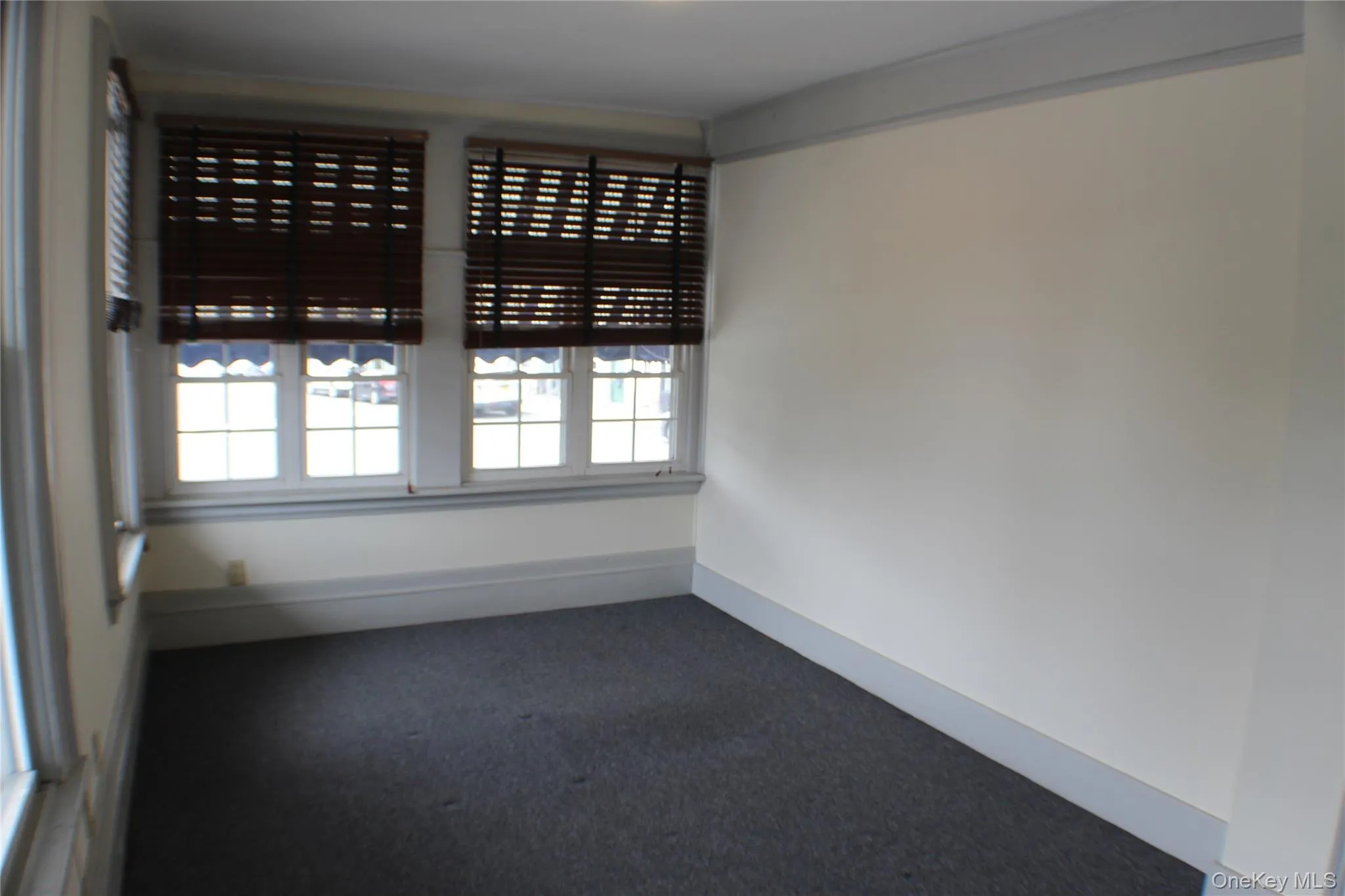 Super clean office space that looks and smells great! Super clean office space that looks and smells great!