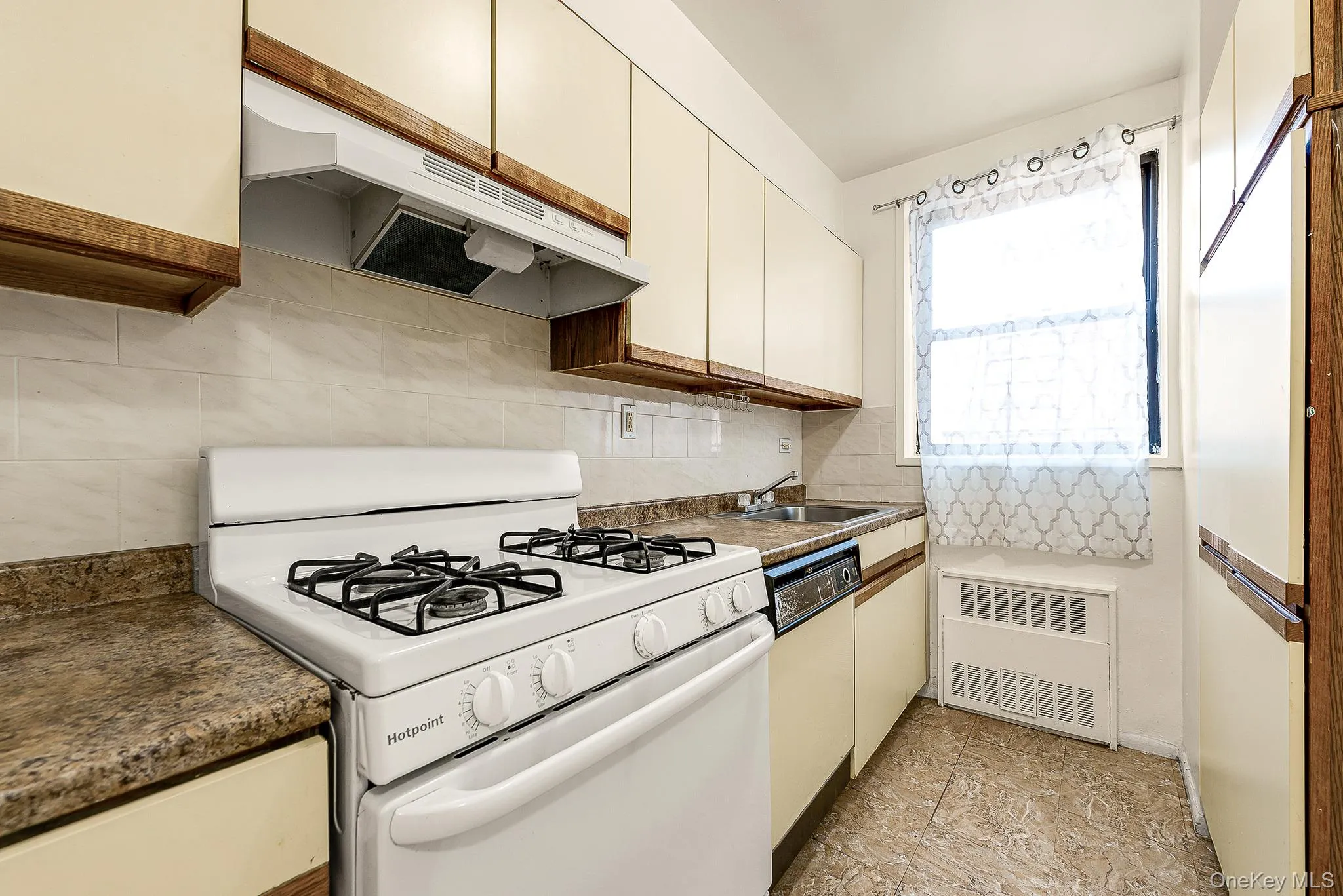 65-50 Wetherole Street, New York, NY, 2 Bedroom Bedrooms, 5 Room Rooms,1 BathroomBathrooms,Residential Lease,For Rent,Wetherole,0,1061636 65-50 Wetherole Street, New York, NY, 2 Bedroom Bedrooms, 5 Room Rooms,1 BathroomBathrooms,Residential Lease,For Rent,Wetherole,0,1061636