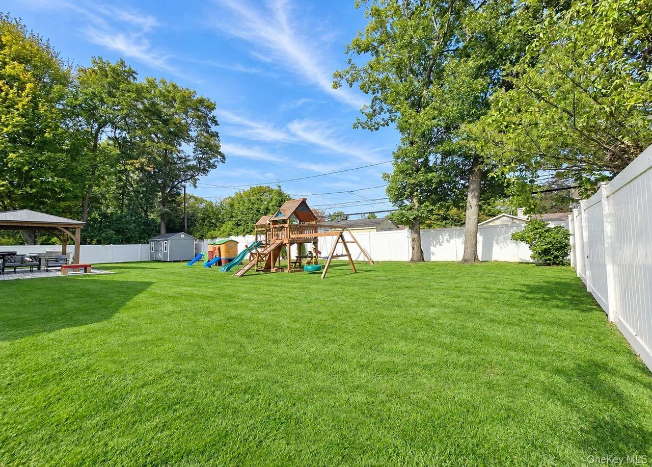 25 Stratton Lane, Brookhaven, NY, 3 Bedrooms Bedrooms, 7 Rooms Rooms,2 BathroomsBathrooms,Residential,For Rent,Stratton,0,1061646 25 Stratton Lane, Brookhaven, NY, 3 Bedrooms Bedrooms, 7 Rooms Rooms,2 BathroomsBathrooms,Residential,For Rent,Stratton,0,1061646