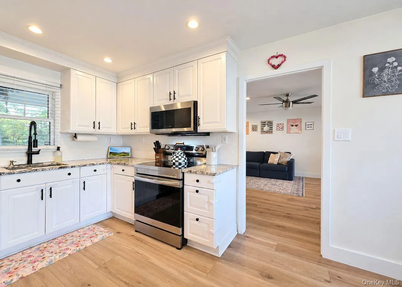 25 Stratton Lane, Brookhaven, NY, 3 Bedrooms Bedrooms, 7 Rooms Rooms,2 BathroomsBathrooms,Residential,For Rent,Stratton,0,1061646 25 Stratton Lane, Brookhaven, NY, 3 Bedrooms Bedrooms, 7 Rooms Rooms,2 BathroomsBathrooms,Residential,For Rent,Stratton,0,1061646