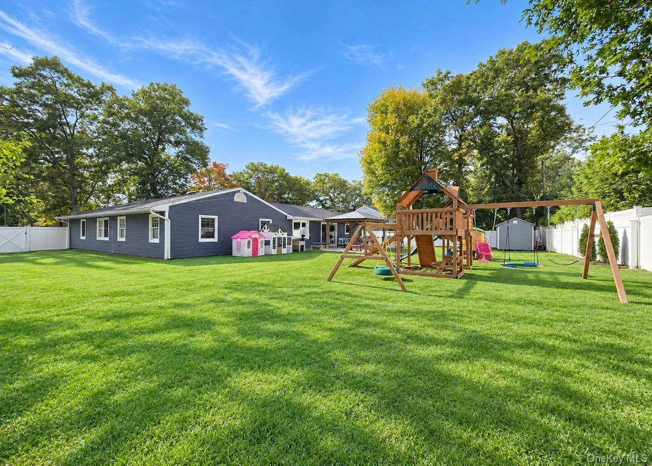 25 Stratton Lane, Brookhaven, NY, 3 Bedrooms Bedrooms, 7 Rooms Rooms,2 BathroomsBathrooms,Residential,For Rent,Stratton,0,1061646 25 Stratton Lane, Brookhaven, NY, 3 Bedrooms Bedrooms, 7 Rooms Rooms,2 BathroomsBathrooms,Residential,For Rent,Stratton,0,1061646