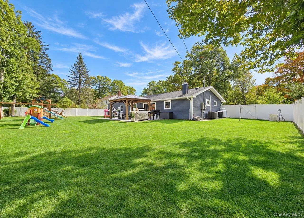 25 Stratton Lane, Brookhaven, NY, 3 Bedrooms Bedrooms, 7 Rooms Rooms,2 BathroomsBathrooms,Residential,For Rent,Stratton,0,1061646 25 Stratton Lane, Brookhaven, NY, 3 Bedrooms Bedrooms, 7 Rooms Rooms,2 BathroomsBathrooms,Residential,For Rent,Stratton,0,1061646