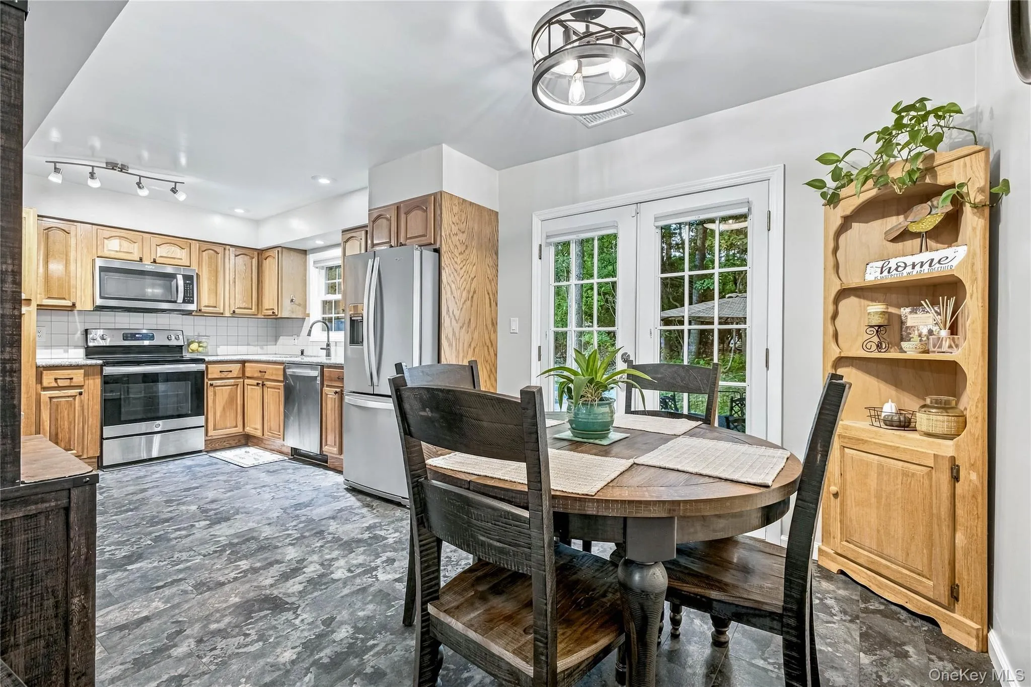 4 Bartlett Commons, Brookhaven, NY, 3 Bedroom Bedrooms, 8 Room Rooms,1 BathroomBathrooms,Residential Lease,For Rent,Bartlett,0,1061652 4 Bartlett Commons, Brookhaven, NY, 3 Bedroom Bedrooms, 8 Room Rooms,1 BathroomBathrooms,Residential Lease,For Rent,Bartlett,0,1061652