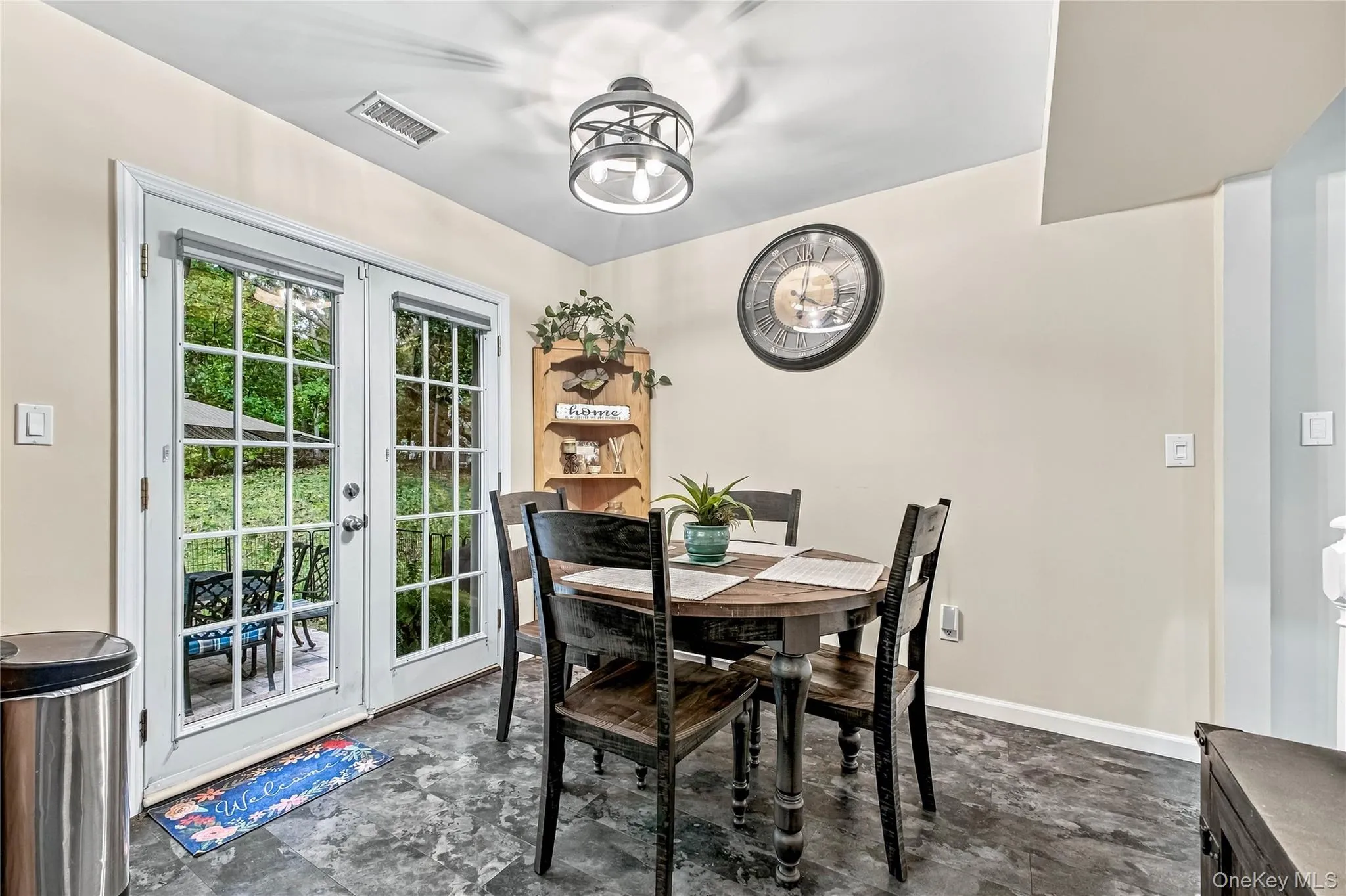 4 Bartlett Commons, Brookhaven, NY, 3 Bedroom Bedrooms, 8 Room Rooms,1 BathroomBathrooms,Residential Lease,For Rent,Bartlett,0,1061652 4 Bartlett Commons, Brookhaven, NY, 3 Bedroom Bedrooms, 8 Room Rooms,1 BathroomBathrooms,Residential Lease,For Rent,Bartlett,0,1061652