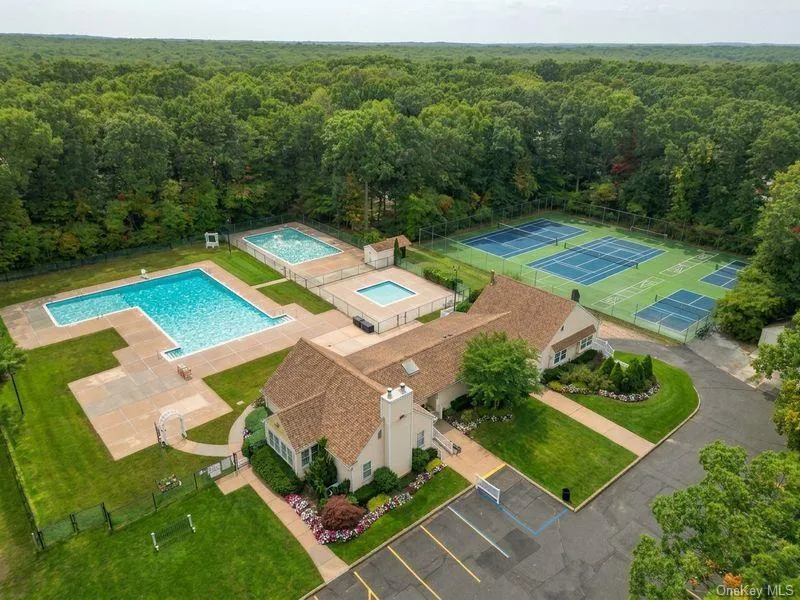 4 Bartlett Commons, Brookhaven, NY, 3 Bedroom Bedrooms, 8 Room Rooms,1 BathroomBathrooms,Residential Lease,For Rent,Bartlett,0,1061652 4 Bartlett Commons, Brookhaven, NY, 3 Bedroom Bedrooms, 8 Room Rooms,1 BathroomBathrooms,Residential Lease,For Rent,Bartlett,0,1061652