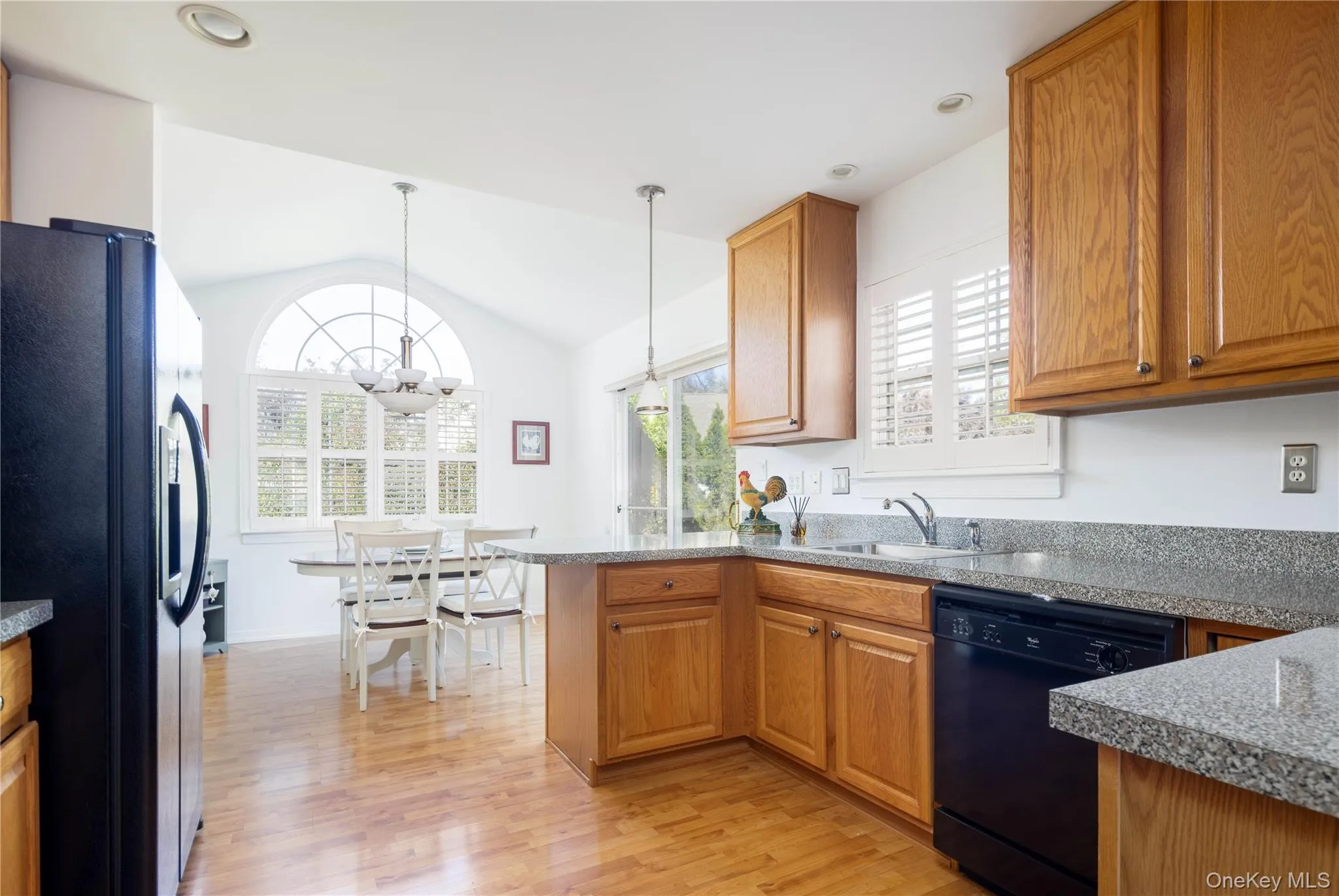 Eat-In-Kitchen Eat-In-Kitchen