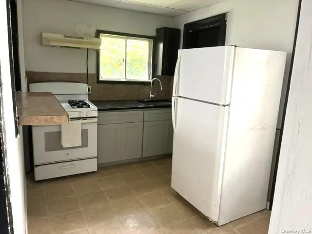 103 Ball Street, Port Jervis, NY, 4 Bedrooms Bedrooms, 8 Rooms Rooms,2 BathroomsBathrooms,Residential,For Rent,Ball,0,1061667 103 Ball Street, Port Jervis, NY, 4 Bedrooms Bedrooms, 8 Rooms Rooms,2 BathroomsBathrooms,Residential,For Rent,Ball,0,1061667