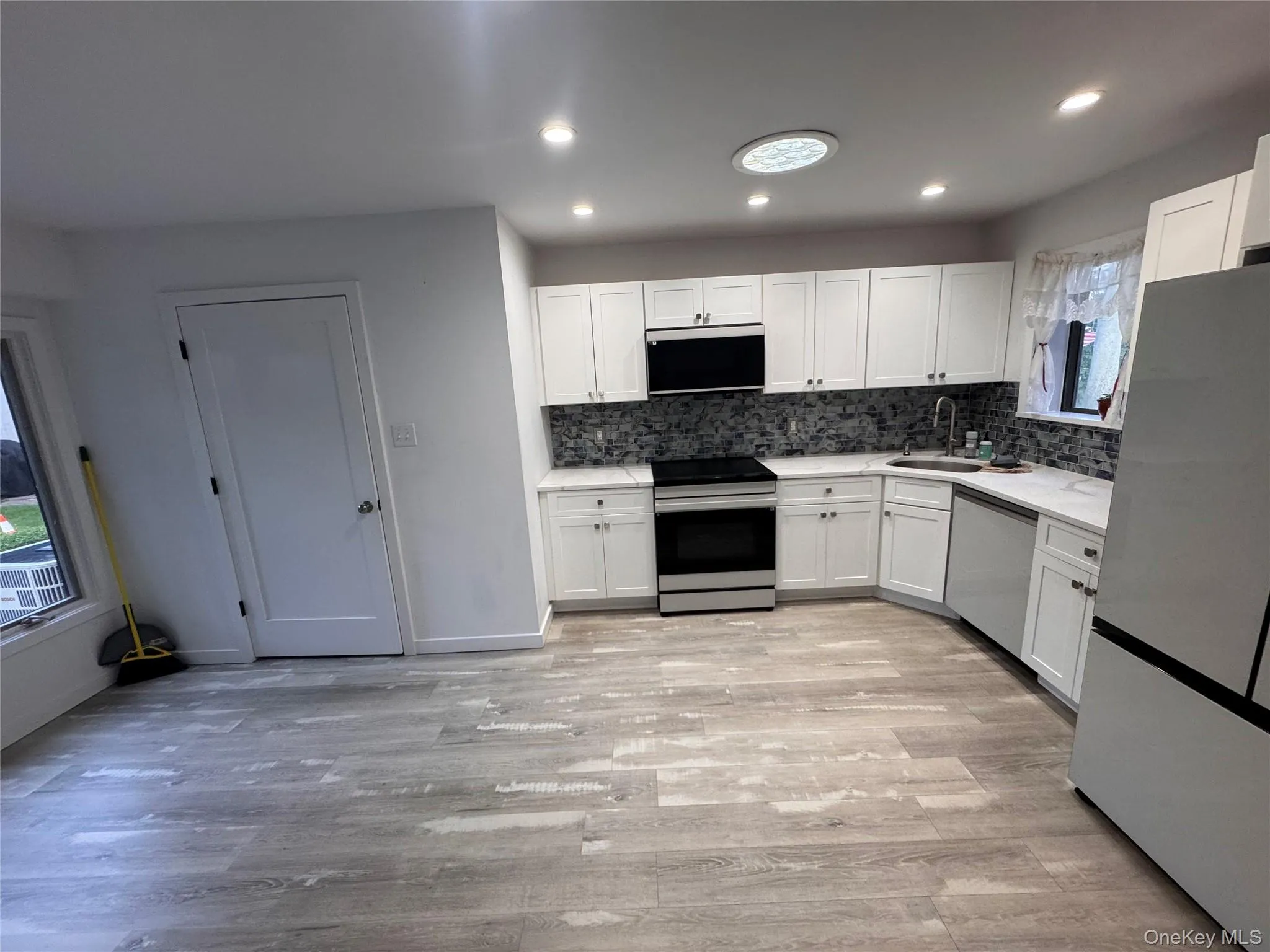 20 Strathmore Gate Drive, Brookhaven, NY, 2 Bedroom Bedrooms, 5 Room Rooms,1 BathroomBathrooms,Residential Lease,For Rent,Strathmore Gate,0,1061668 20 Strathmore Gate Drive, Brookhaven, NY, 2 Bedroom Bedrooms, 5 Room Rooms,1 BathroomBathrooms,Residential Lease,For Rent,Strathmore Gate,0,1061668