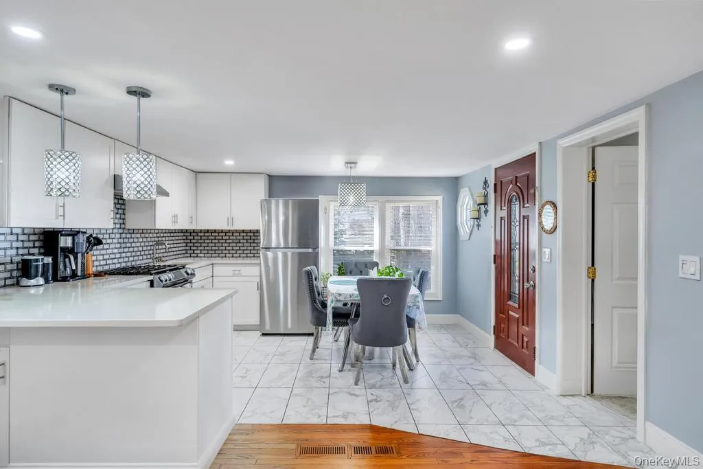 229 W Montauk Highway Unit 87a, Southampton, New York 11946