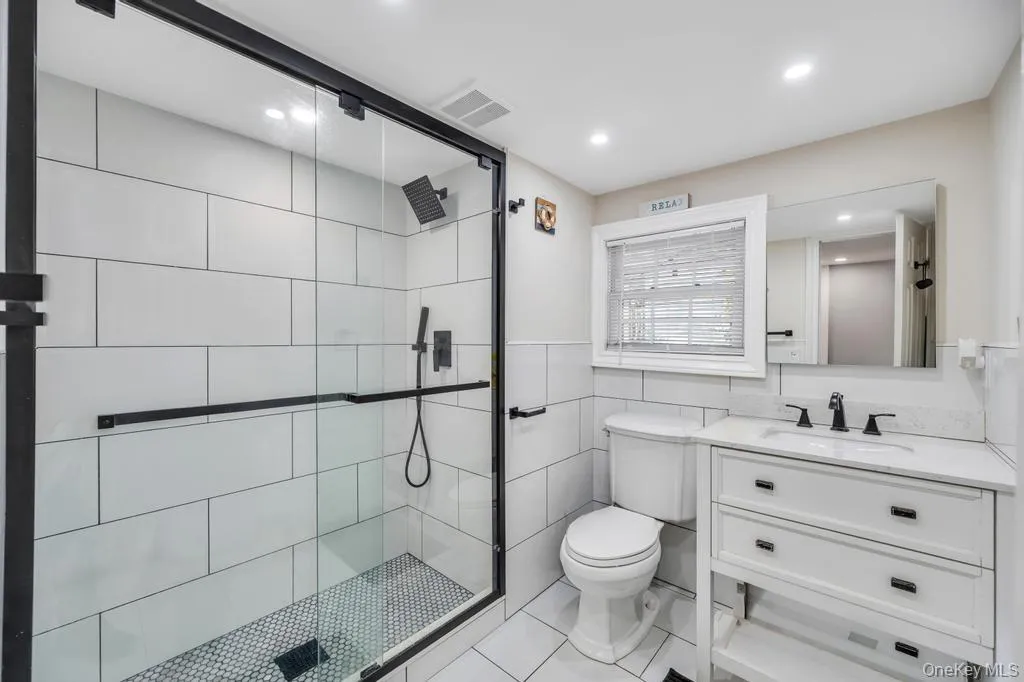 229 W Montauk Highway Unit 87a, Southampton, New York 11946