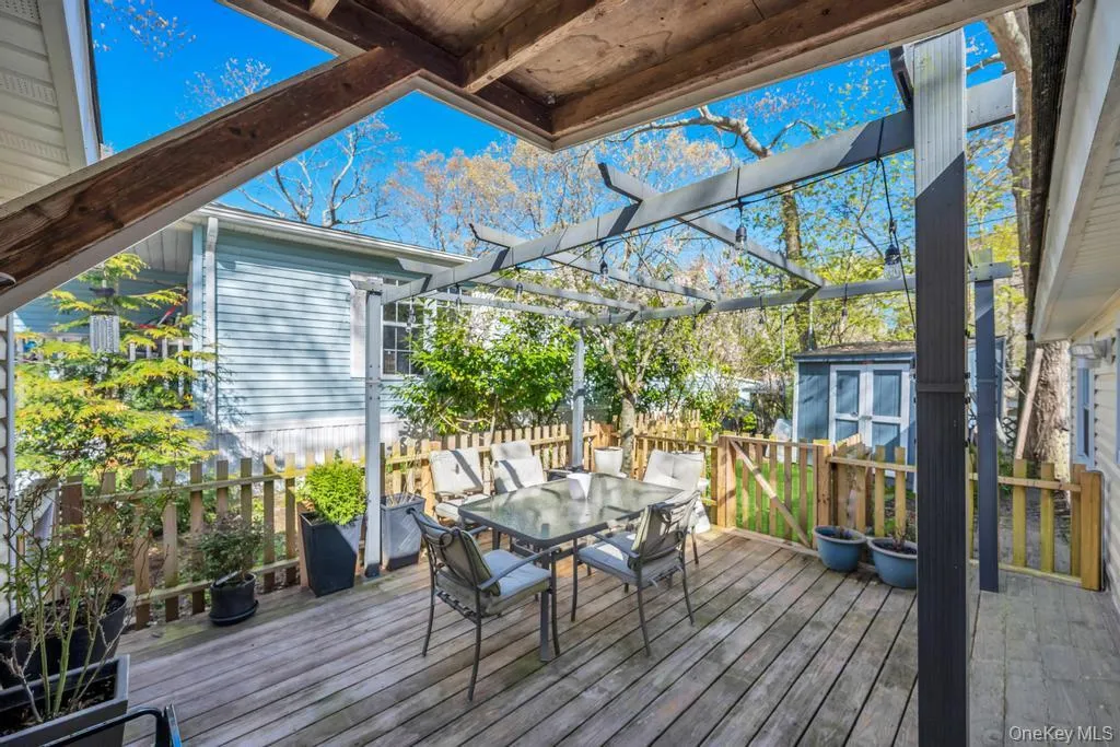 229 W Montauk Highway Unit 87a, Southampton, New York 11946