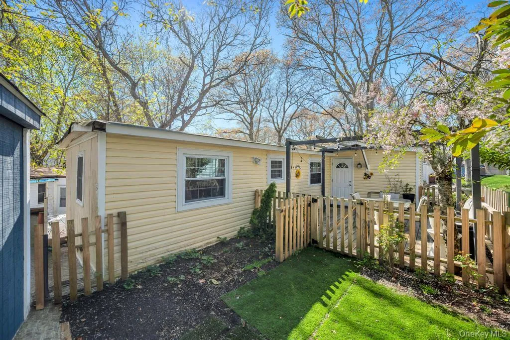 229 W Montauk Highway Unit 87a, Southampton, New York 11946