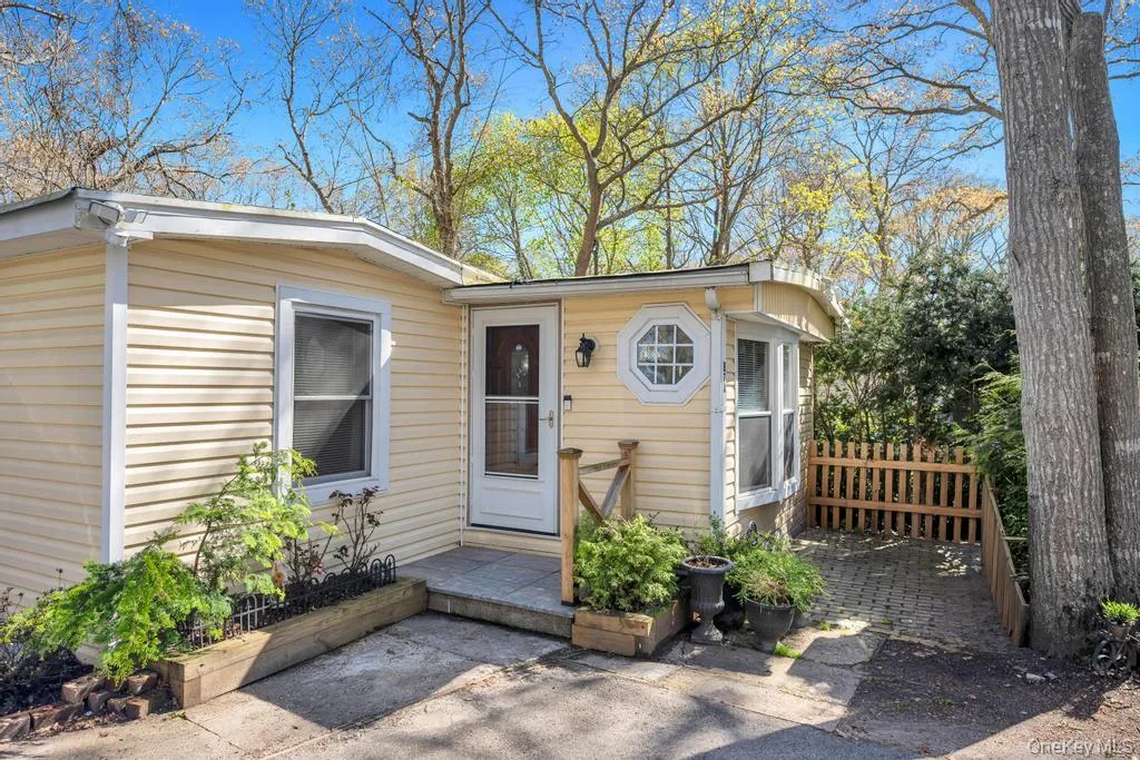 229 W Montauk Highway Unit 87a, Southampton, New York 11946