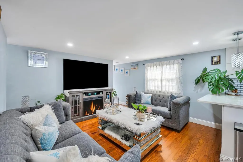 229 W Montauk Highway Unit 87a, Southampton, New York 11946
