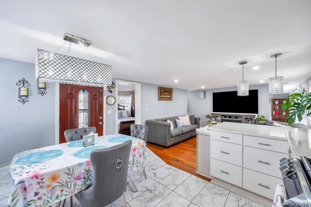 229 W Montauk Highway Unit 87a, Southampton, New York 11946