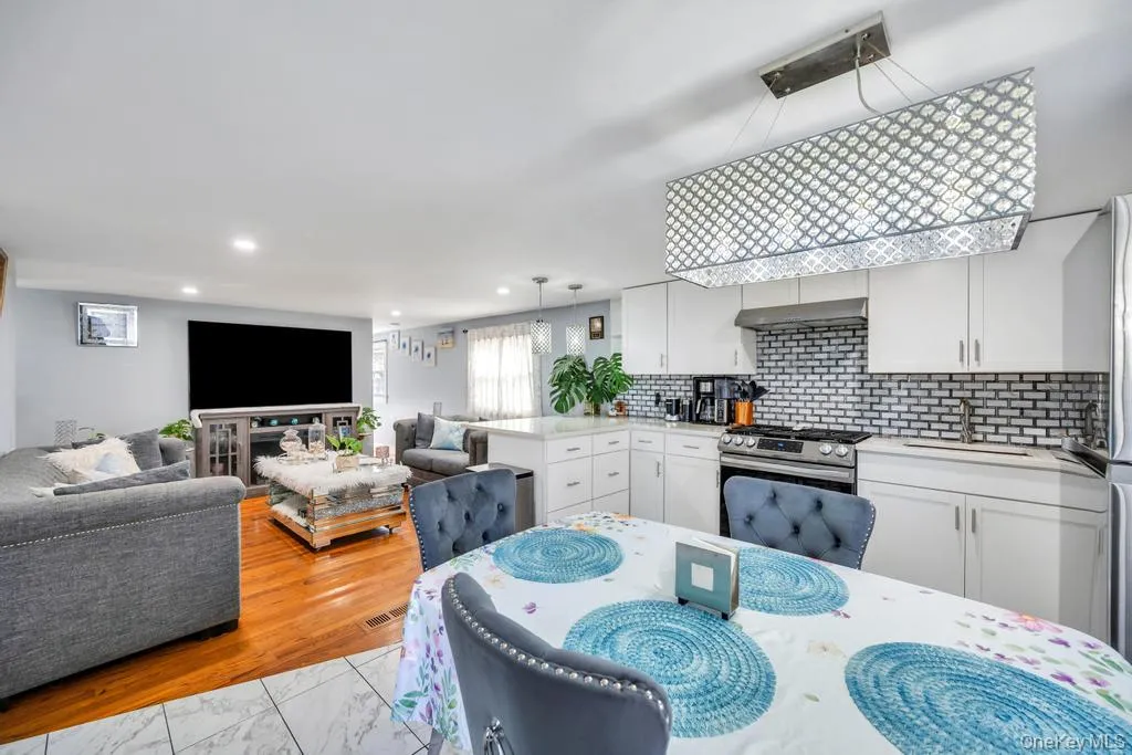 229 W Montauk Highway Unit 87a, Southampton, New York 11946