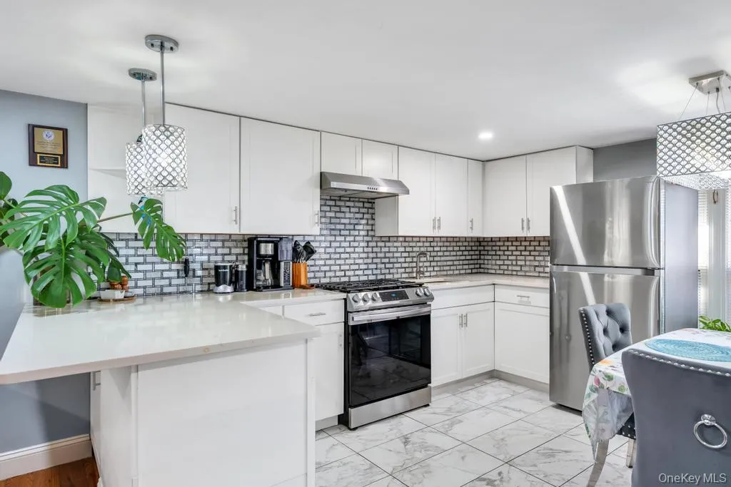 229 W Montauk Highway Unit 87a, Southampton, New York 11946