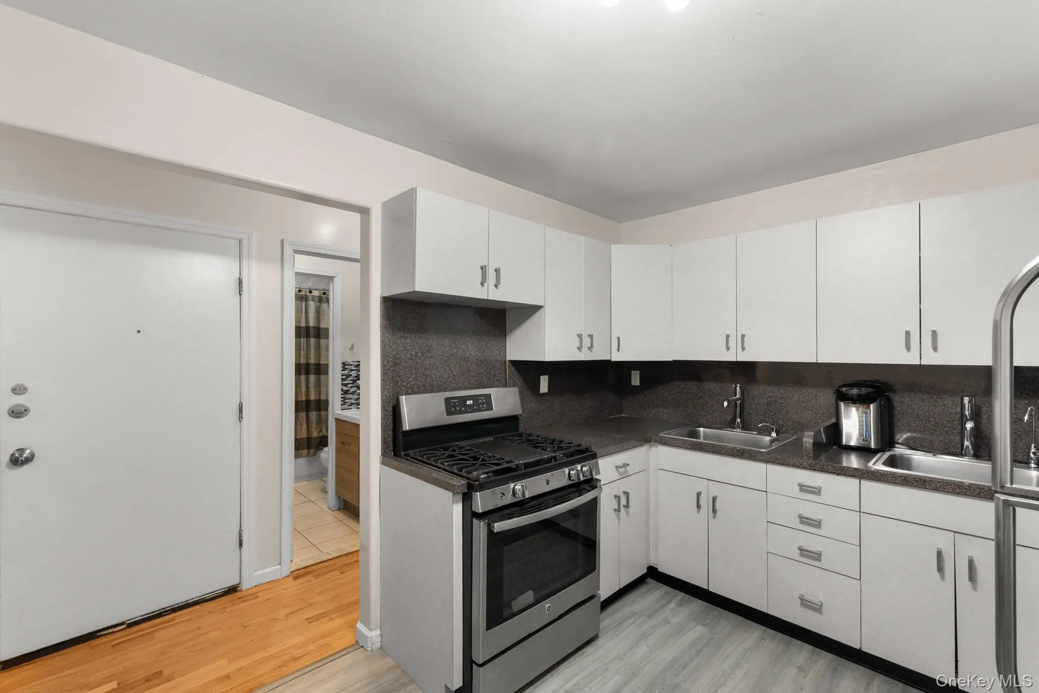 28 Calvert Drive, Ramapo, NY, 9 Bedrooms Bedrooms, 15 Rooms Rooms,3 BathroomsBathrooms,Residential,For Rent,Calvert,0,1061690 28 Calvert Drive, Ramapo, NY, 9 Bedrooms Bedrooms, 15 Rooms Rooms,3 BathroomsBathrooms,Residential,For Rent,Calvert,0,1061690