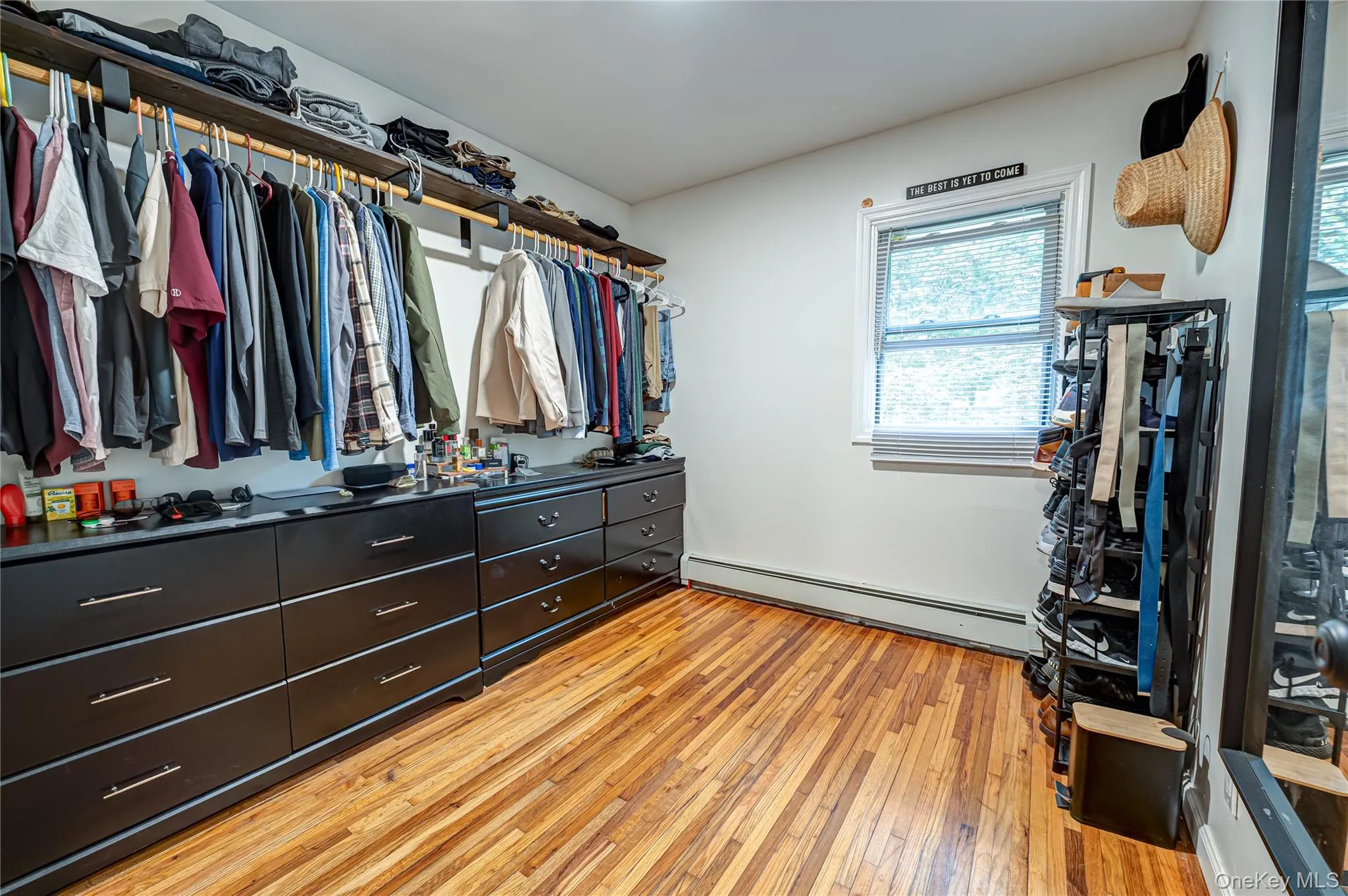 Closet/ Bedroom Closet/ Bedroom