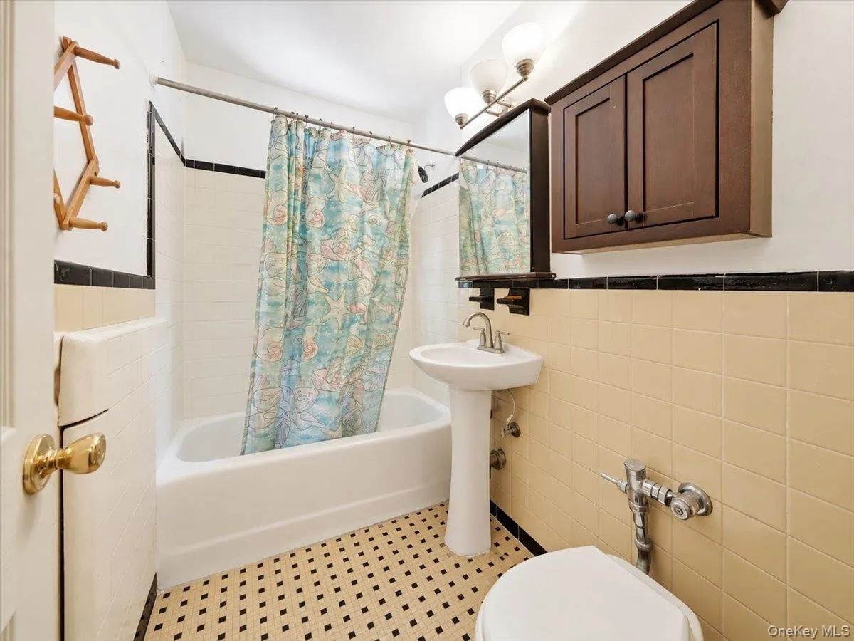 2630 Kingsbridge Terrace, New York, NY, 2 Bedrooms Bedrooms, 4 Rooms Rooms,1 BathroomBathrooms,Residential,For Rent,Kingsbridge,0,1061719 2630 Kingsbridge Terrace, New York, NY, 2 Bedrooms Bedrooms, 4 Rooms Rooms,1 BathroomBathrooms,Residential,For Rent,Kingsbridge,0,1061719