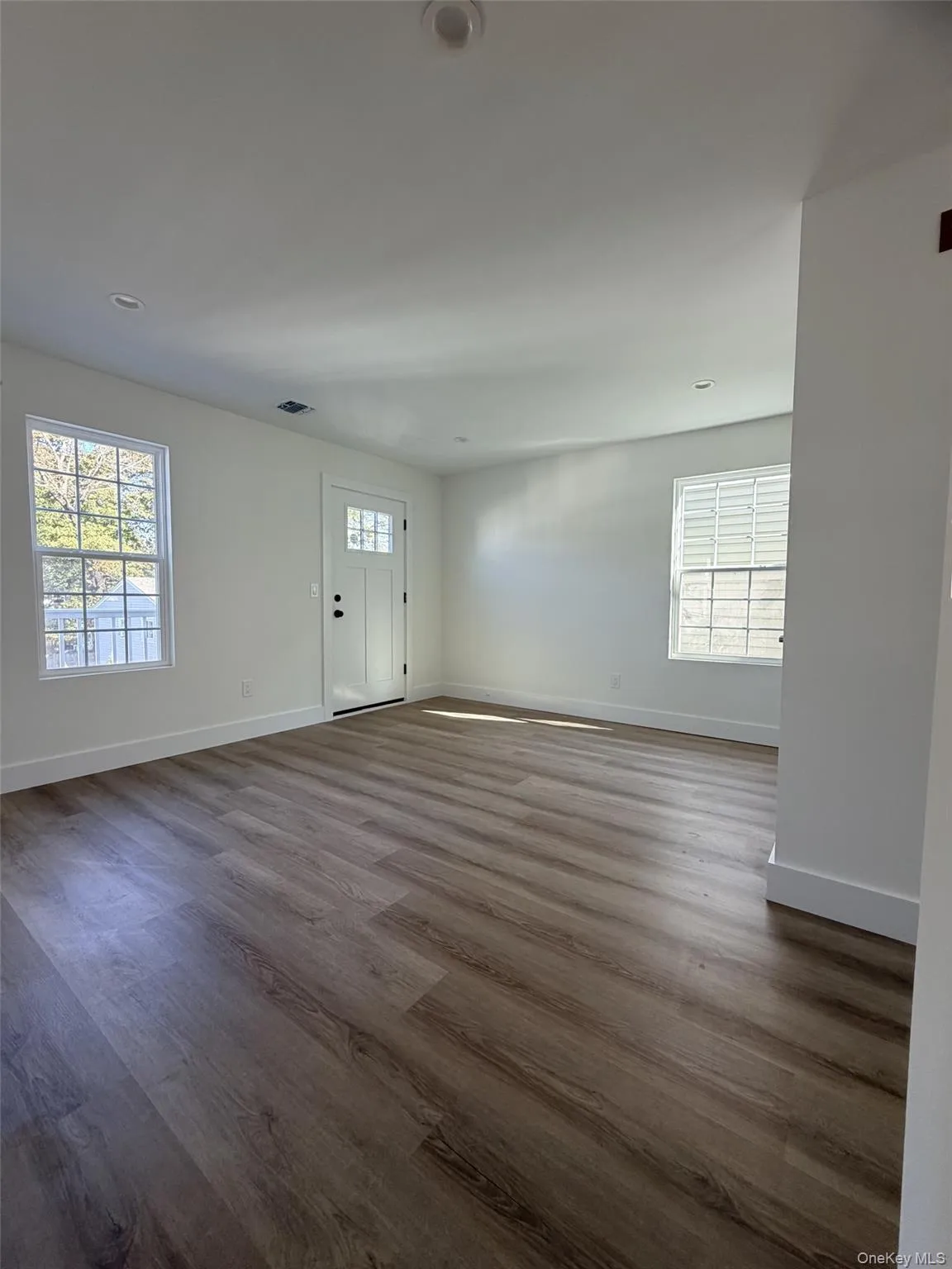 7 Patton Avenue, Babylon, NY, 2 Bedroom Bedrooms, 4 Room Rooms,1 BathroomBathrooms,Residential Lease,For Rent,Patton,0,1061739 7 Patton Avenue, Babylon, NY, 2 Bedroom Bedrooms, 4 Room Rooms,1 BathroomBathrooms,Residential Lease,For Rent,Patton,0,1061739