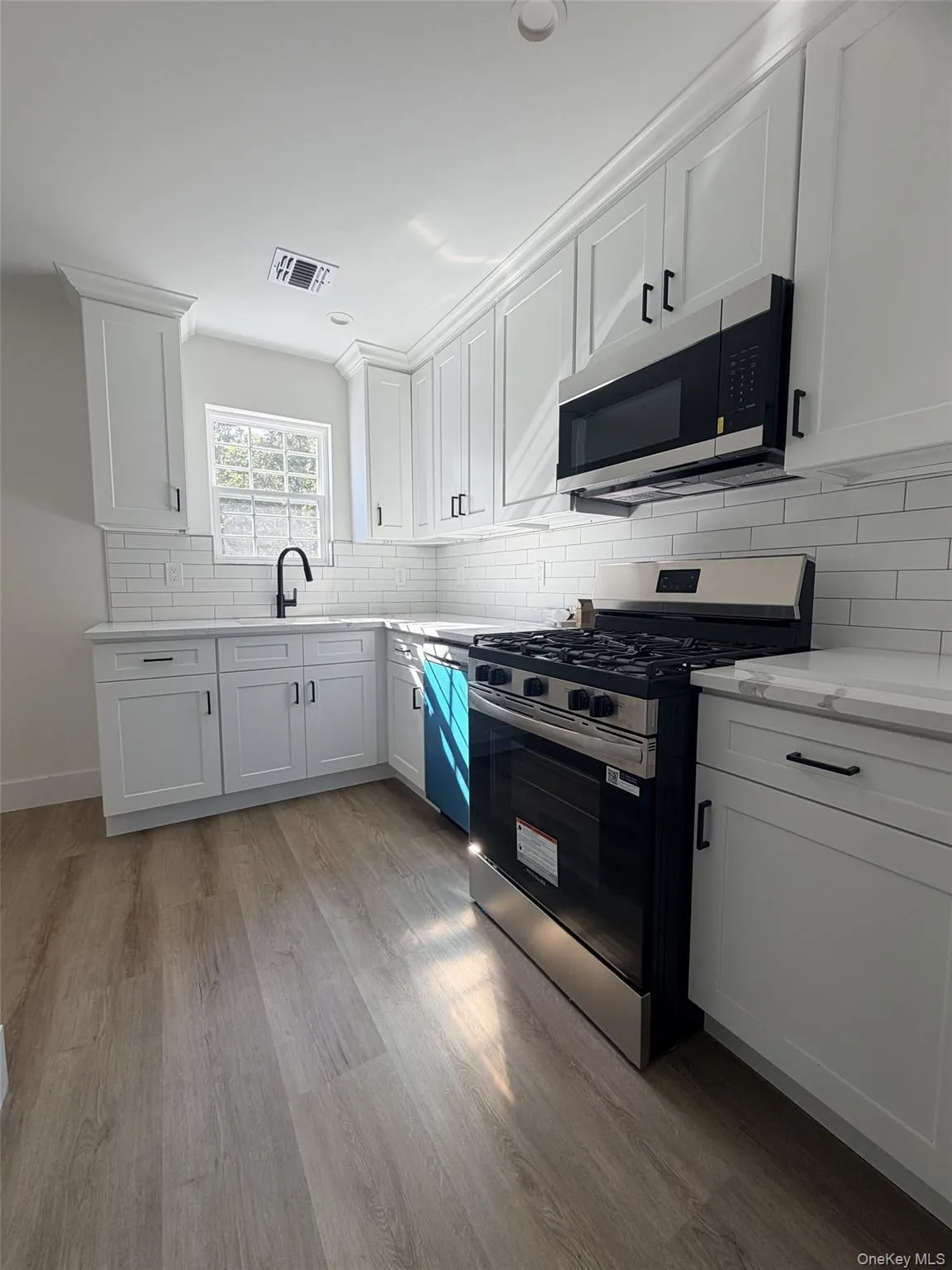 7 Patton Avenue, Babylon, NY, 2 Bedroom Bedrooms, 4 Room Rooms,1 BathroomBathrooms,Residential Lease,For Rent,Patton,0,1061739 7 Patton Avenue, Babylon, NY, 2 Bedroom Bedrooms, 4 Room Rooms,1 BathroomBathrooms,Residential Lease,For Rent,Patton,0,1061739