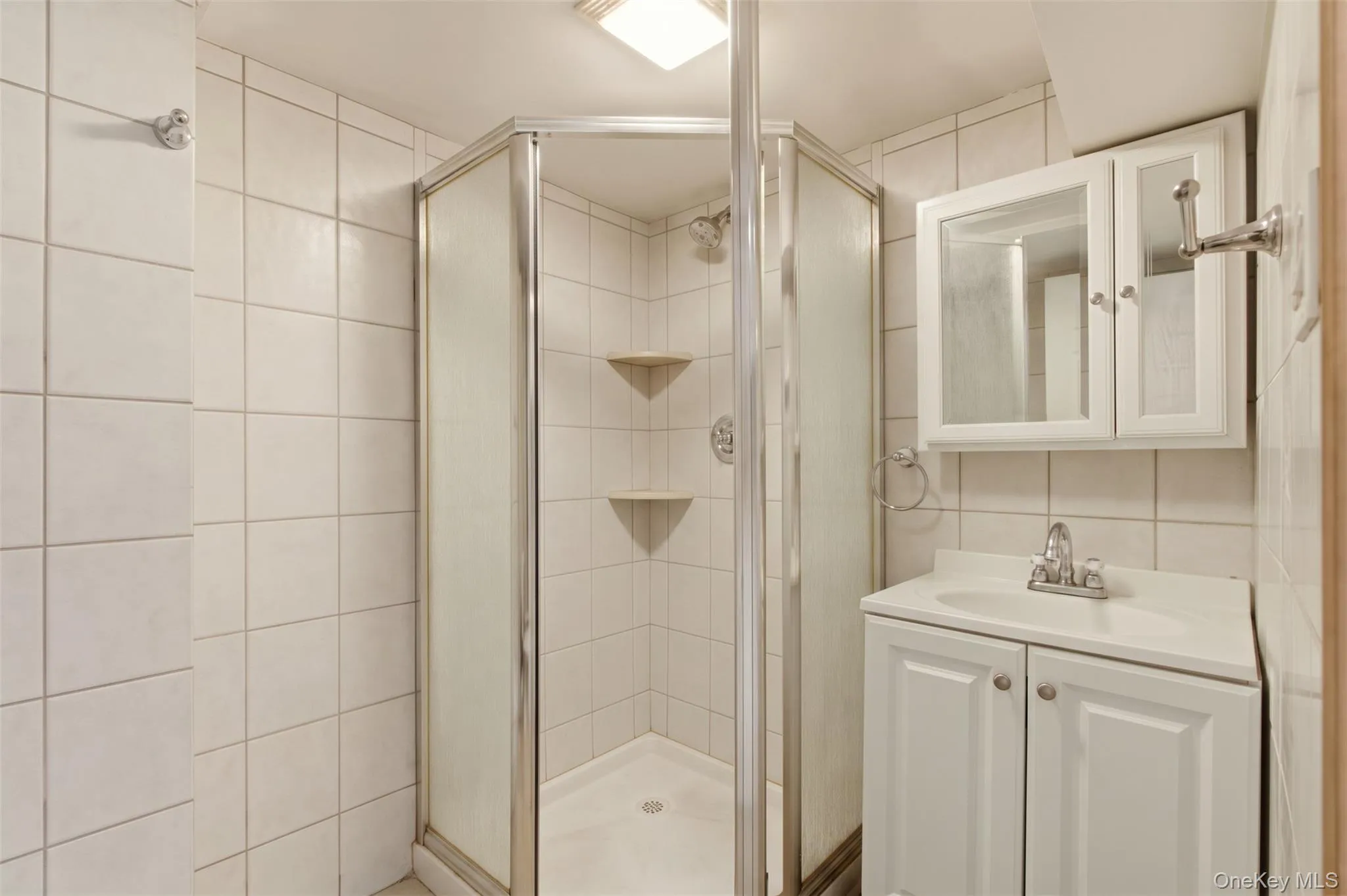 2239 Tiebout Avenue, New York, NY, 3 Bedrooms Bedrooms, 7 Rooms Rooms,2 BathroomsBathrooms,Residential,For Rent,Tiebout,0,1061768 2239 Tiebout Avenue, New York, NY, 3 Bedrooms Bedrooms, 7 Rooms Rooms,2 BathroomsBathrooms,Residential,For Rent,Tiebout,0,1061768