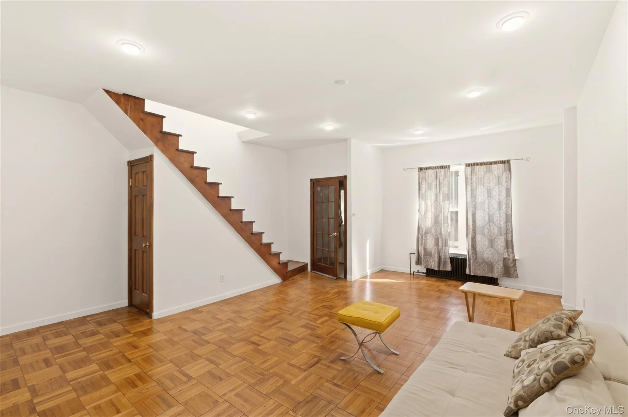 2239 Tiebout Avenue, New York, NY, 3 Bedrooms Bedrooms, 7 Rooms Rooms,2 BathroomsBathrooms,Residential,For Rent,Tiebout,0,1061768 2239 Tiebout Avenue, New York, NY, 3 Bedrooms Bedrooms, 7 Rooms Rooms,2 BathroomsBathrooms,Residential,For Rent,Tiebout,0,1061768