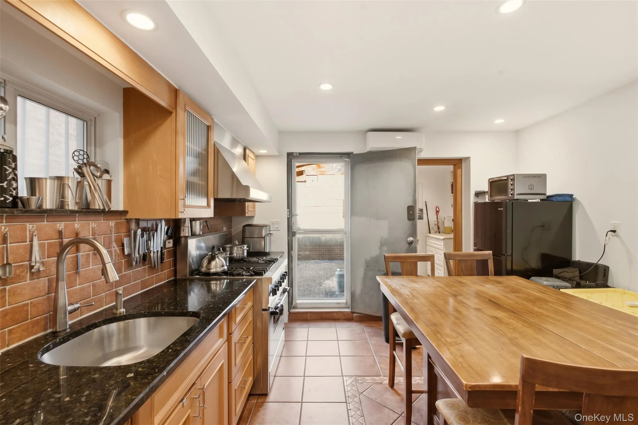 2239 Tiebout Avenue, New York, NY, 3 Bedrooms Bedrooms, 7 Rooms Rooms,2 BathroomsBathrooms,Residential,For Rent,Tiebout,0,1061768 2239 Tiebout Avenue, New York, NY, 3 Bedrooms Bedrooms, 7 Rooms Rooms,2 BathroomsBathrooms,Residential,For Rent,Tiebout,0,1061768