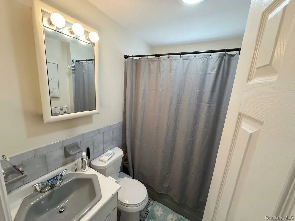 Full Bathroom Full Bathroom