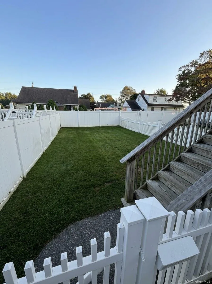 Fenced yard for the unit Fenced yard for the unit