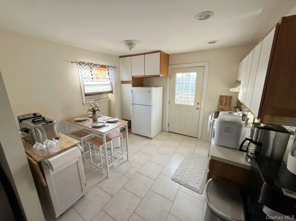 Eat-In Kitchen Eat-In Kitchen