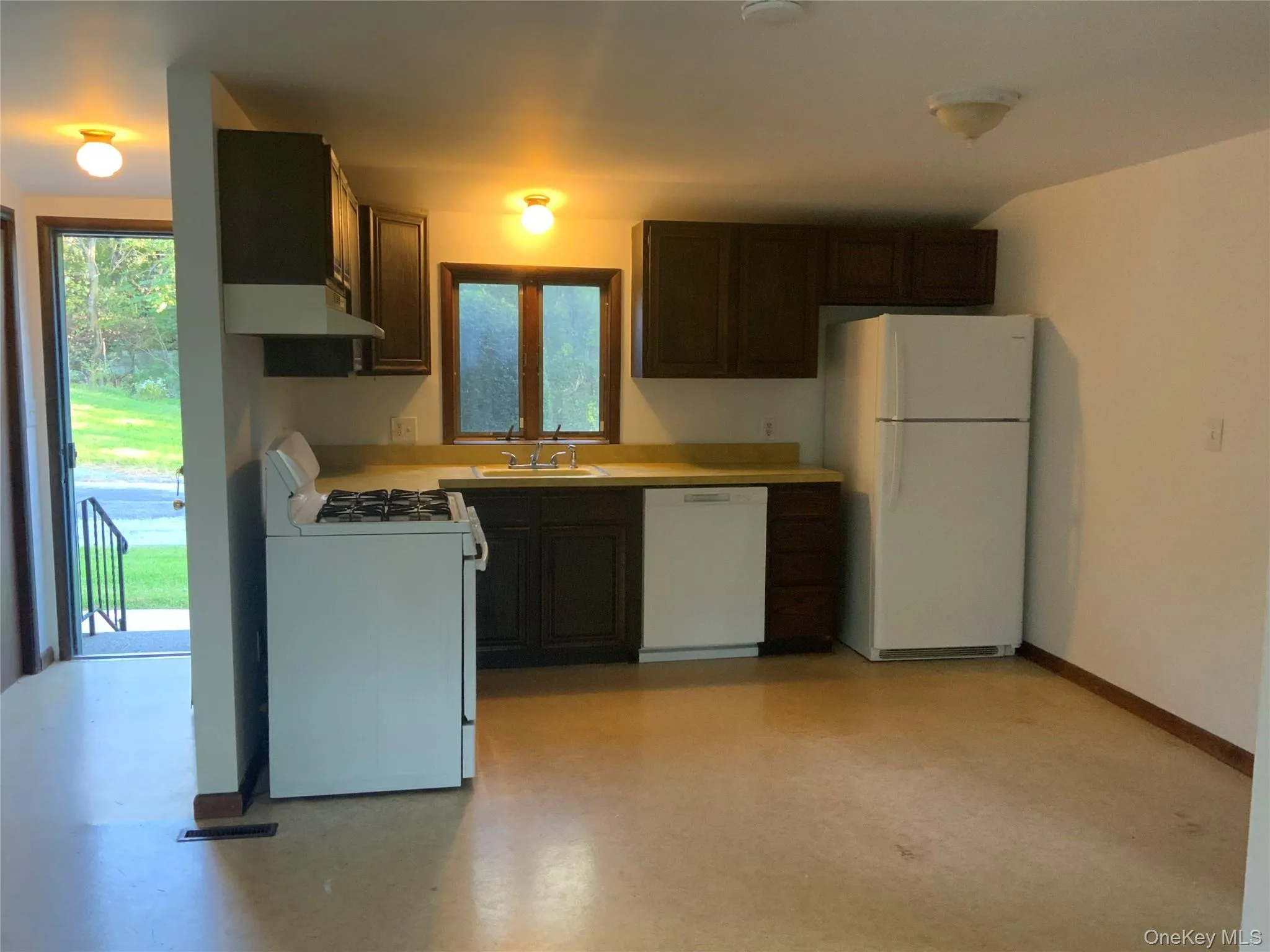 14 School Street, Chester Town, NY, 3 Bedrooms Bedrooms, 6 Rooms Rooms,1 BathroomBathrooms,Residential Lease,For Rent,School,0,1061818 14 School Street, Chester Town, NY, 3 Bedrooms Bedrooms, 6 Rooms Rooms,1 BathroomBathrooms,Residential Lease,For Rent,School,0,1061818