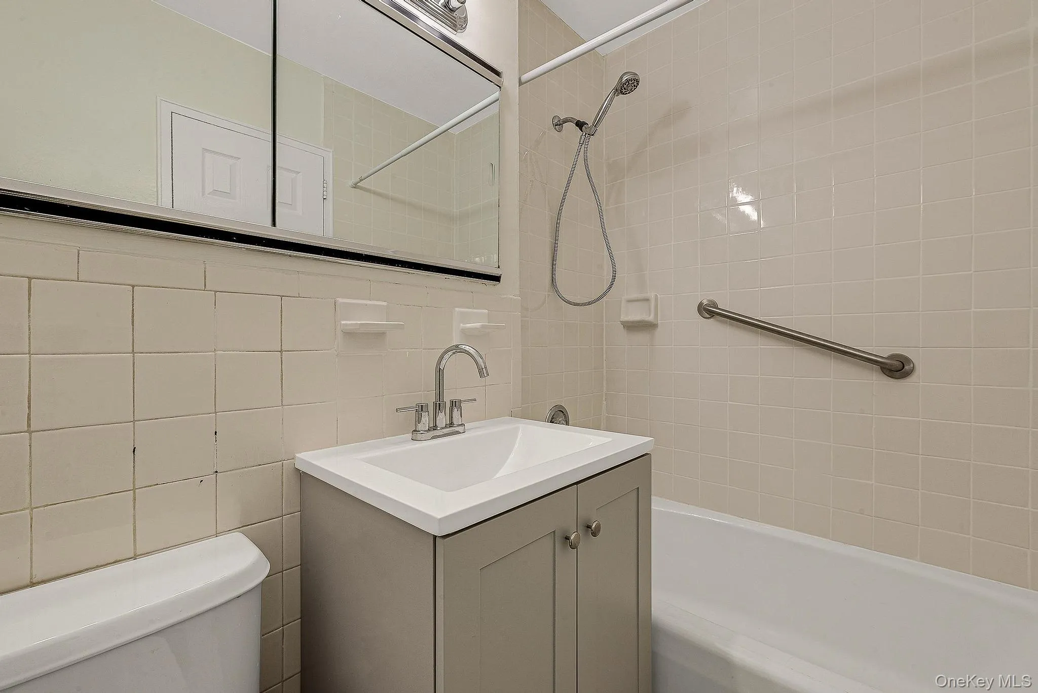 70-25 Yellowstone Boulevard, New York, NY , With , and , 1 Bathroom , For , Residential Lease , For Rent , 1061825 , MLSID,1061825 70-25 Yellowstone Boulevard, New York, NY , With , and , 1 Bathroom , For , Residential Lease , For Rent , 1061825 , MLSID,1061825