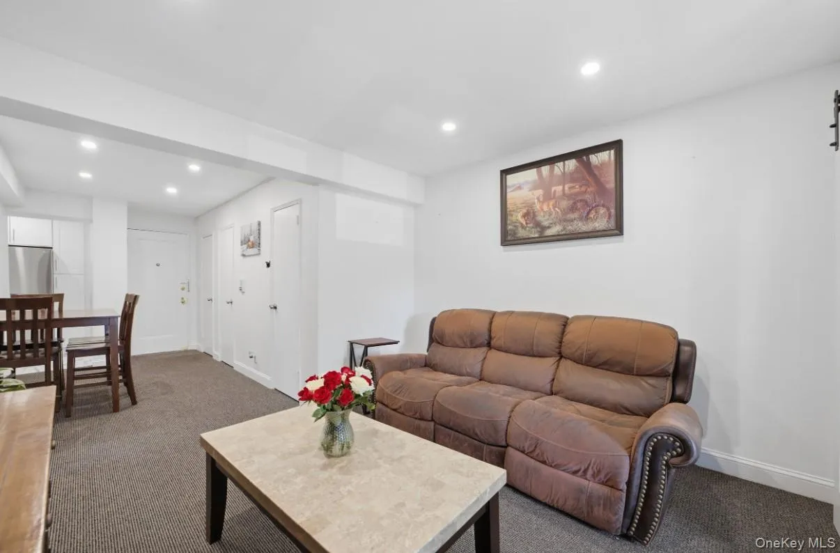 70 Locust Avenue, New Rochelle, NY, 2 Bedrooms Bedrooms, 4 Rooms Rooms,1 BathroomBathrooms,Residential,For Rent,Locust Avenue,0,1061828 70 Locust Avenue, New Rochelle, NY, 2 Bedrooms Bedrooms, 4 Rooms Rooms,1 BathroomBathrooms,Residential,For Rent,Locust Avenue,0,1061828