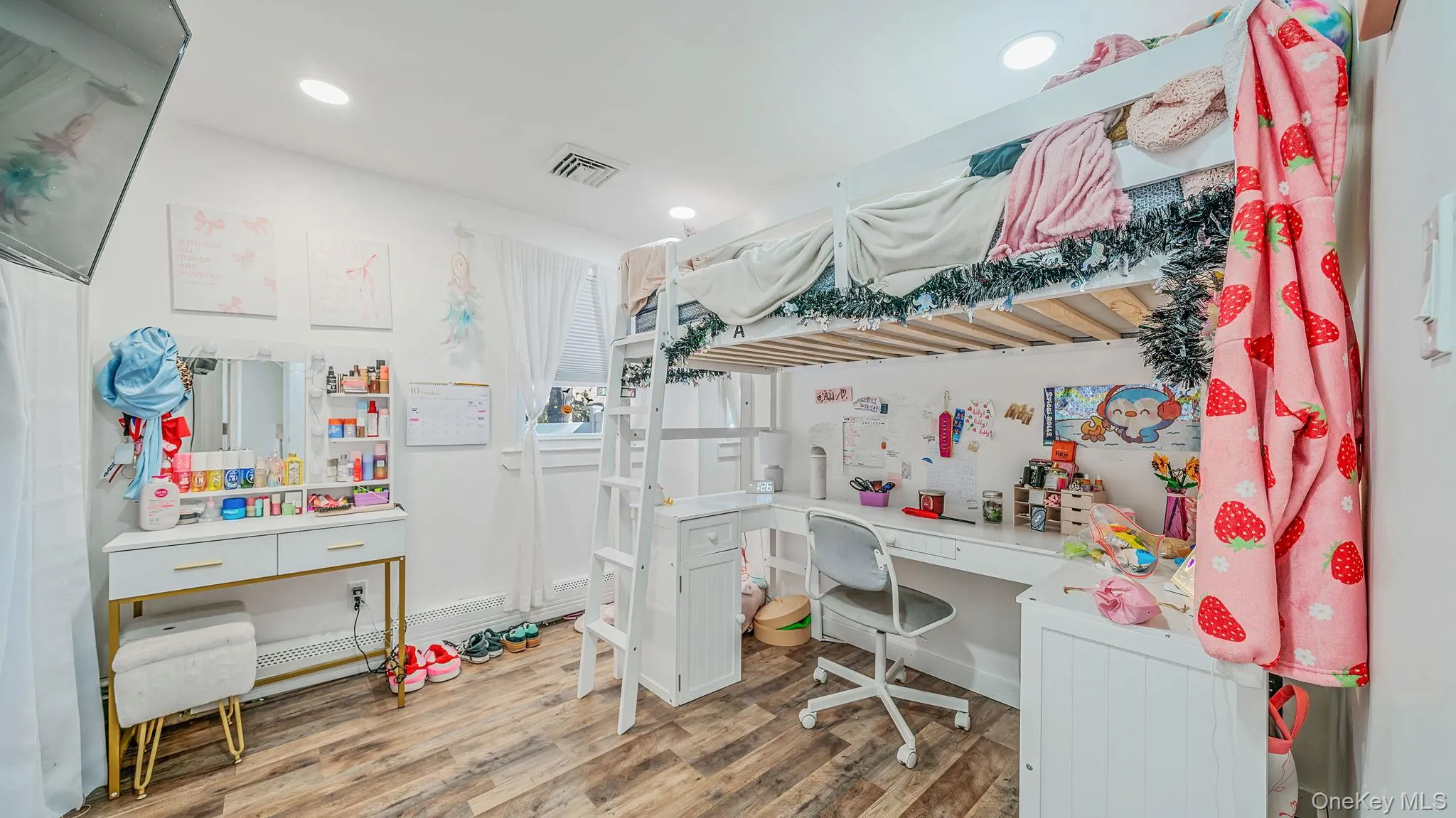 9 Hill Street, Brookhaven, NY, 3 Bedrooms Bedrooms, 6 Rooms Rooms,1 BathroomBathrooms,Residential,For Rent,Hill,0,1061830 9 Hill Street, Brookhaven, NY, 3 Bedrooms Bedrooms, 6 Rooms Rooms,1 BathroomBathrooms,Residential,For Rent,Hill,0,1061830