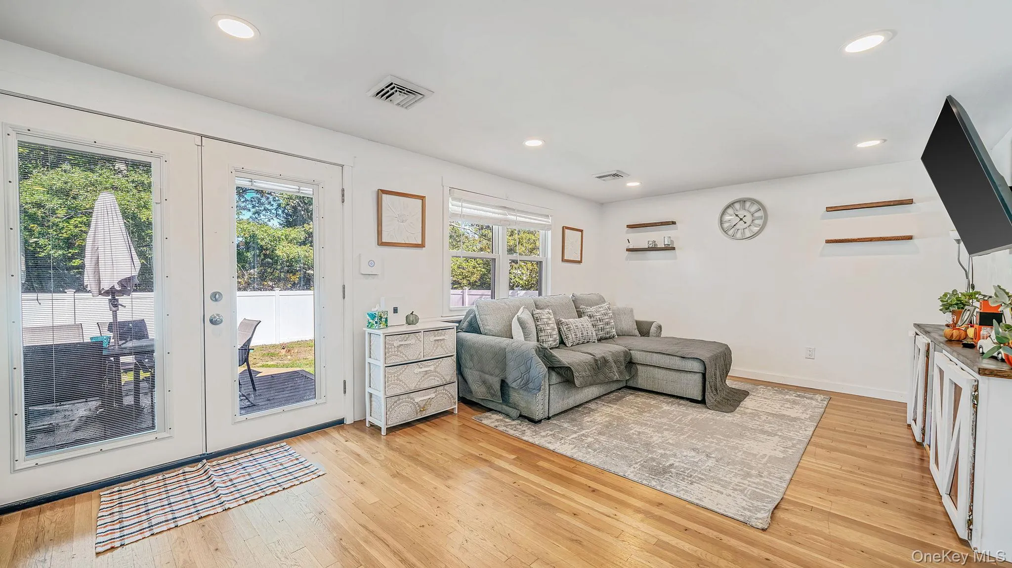 9 Hill Street, Brookhaven, NY, 3 Bedrooms Bedrooms, 6 Rooms Rooms,1 BathroomBathrooms,Residential,For Rent,Hill,0,1061830 9 Hill Street, Brookhaven, NY, 3 Bedrooms Bedrooms, 6 Rooms Rooms,1 BathroomBathrooms,Residential,For Rent,Hill,0,1061830