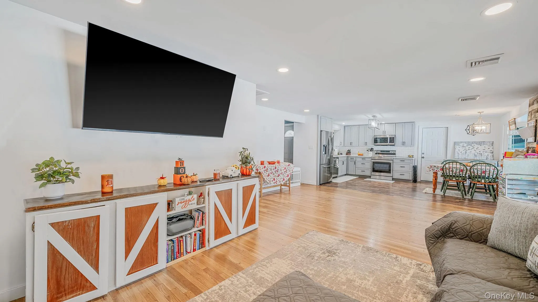 9 Hill Street, Brookhaven, NY, 3 Bedrooms Bedrooms, 6 Rooms Rooms,1 BathroomBathrooms,Residential,For Rent,Hill,0,1061830 9 Hill Street, Brookhaven, NY, 3 Bedrooms Bedrooms, 6 Rooms Rooms,1 BathroomBathrooms,Residential,For Rent,Hill,0,1061830