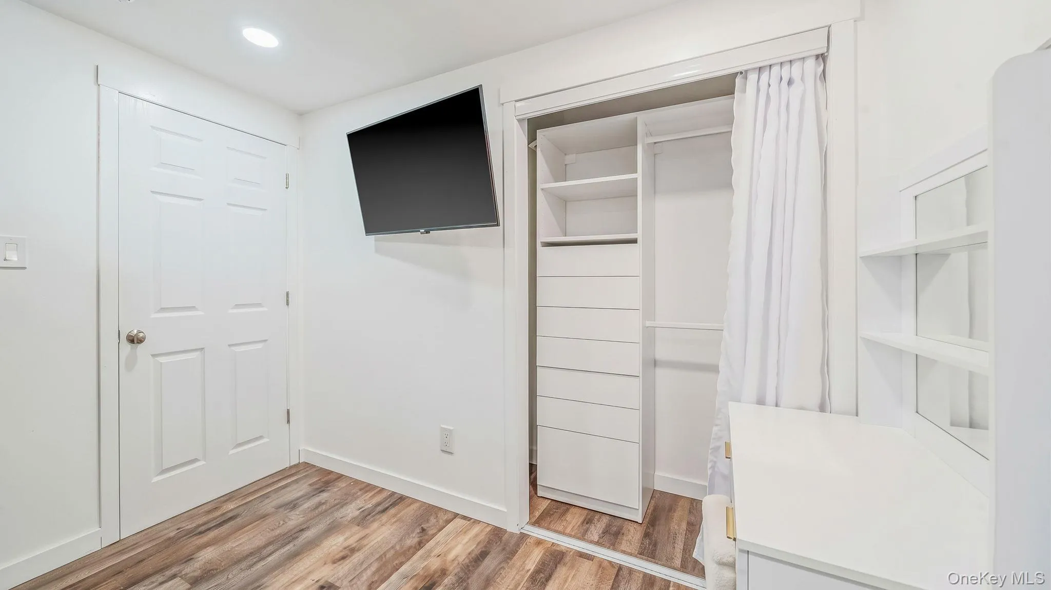 9 Hill Street, Brookhaven, NY, 3 Bedrooms Bedrooms, 6 Rooms Rooms,1 BathroomBathrooms,Residential,For Rent,Hill,0,1061830 9 Hill Street, Brookhaven, NY, 3 Bedrooms Bedrooms, 6 Rooms Rooms,1 BathroomBathrooms,Residential,For Rent,Hill,0,1061830
