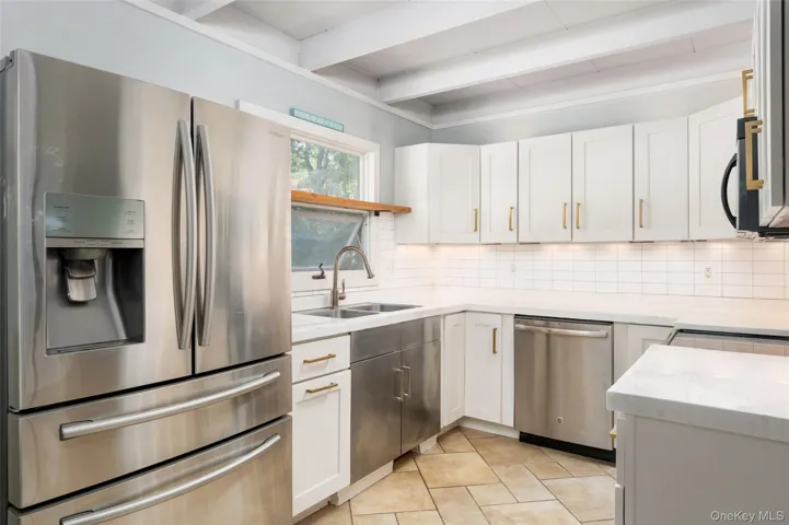 274 Little Fresh Pond Road, Southampton, New York 11968