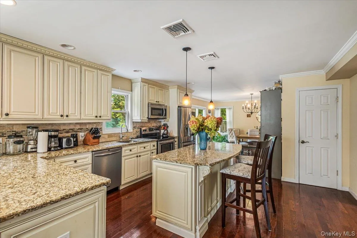 61 Delamere Street, Huntington, NY, 4 Bedrooms Bedrooms, 7 Rooms Rooms,2 BathroomsBathrooms,Residential,For Rent,Delamere,0,1061839 61 Delamere Street, Huntington, NY, 4 Bedrooms Bedrooms, 7 Rooms Rooms,2 BathroomsBathrooms,Residential,For Rent,Delamere,0,1061839