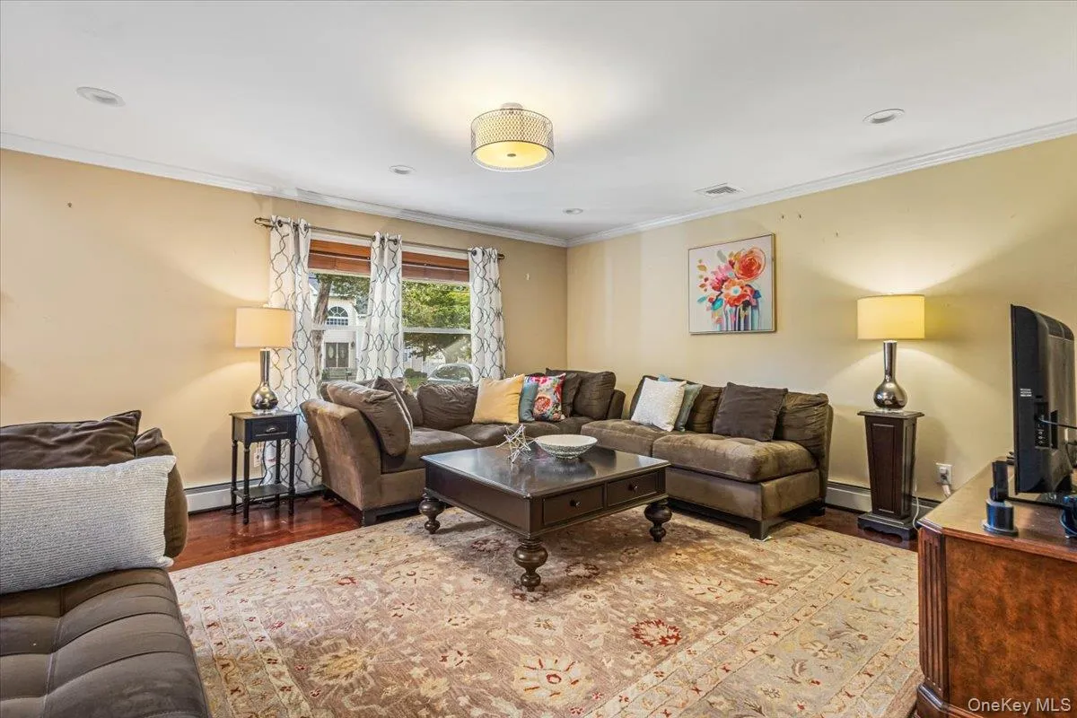 61 Delamere Street, Huntington, NY, 4 Bedrooms Bedrooms, 7 Rooms Rooms,2 BathroomsBathrooms,Residential,For Rent,Delamere,0,1061839 61 Delamere Street, Huntington, NY, 4 Bedrooms Bedrooms, 7 Rooms Rooms,2 BathroomsBathrooms,Residential,For Rent,Delamere,0,1061839