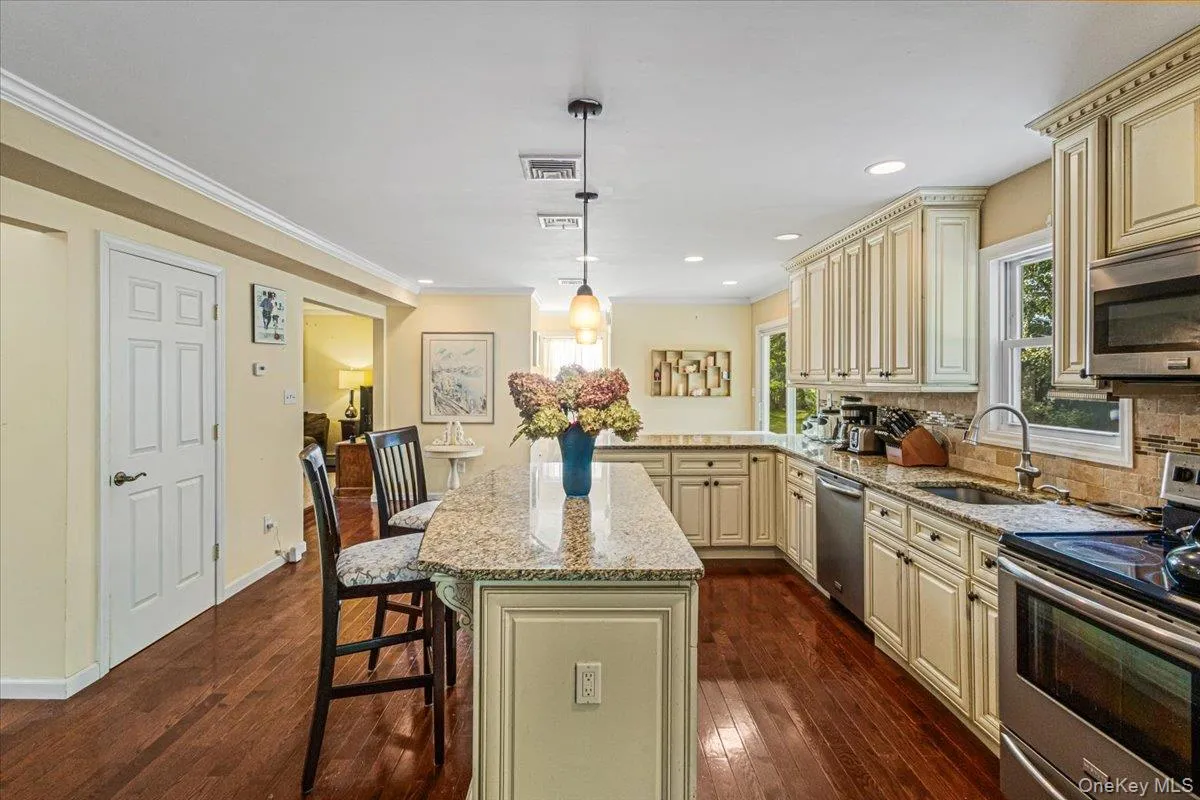 61 Delamere Street, Huntington, NY, 4 Bedrooms Bedrooms, 7 Rooms Rooms,2 BathroomsBathrooms,Residential,For Rent,Delamere,0,1061839 61 Delamere Street, Huntington, NY, 4 Bedrooms Bedrooms, 7 Rooms Rooms,2 BathroomsBathrooms,Residential,For Rent,Delamere,0,1061839