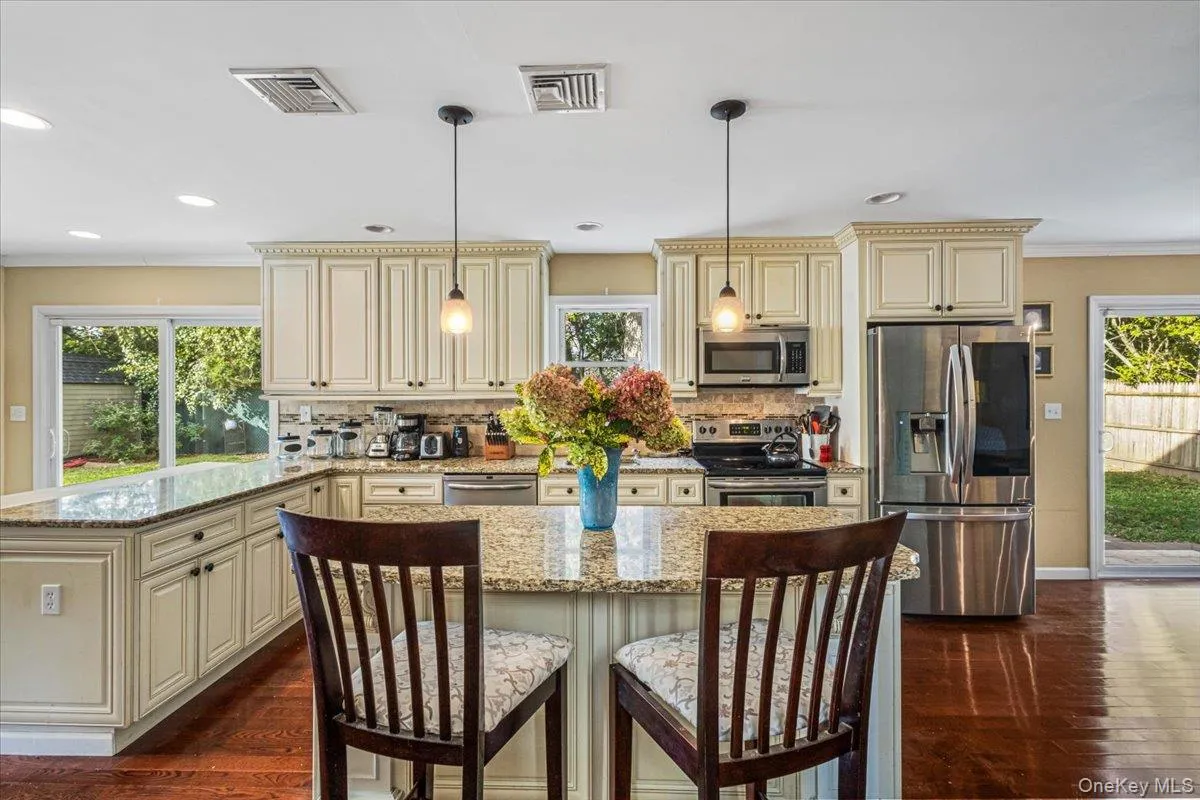 61 Delamere Street, Huntington, NY, 4 Bedrooms Bedrooms, 7 Rooms Rooms,2 BathroomsBathrooms,Residential,For Rent,Delamere,0,1061839 61 Delamere Street, Huntington, NY, 4 Bedrooms Bedrooms, 7 Rooms Rooms,2 BathroomsBathrooms,Residential,For Rent,Delamere,0,1061839
