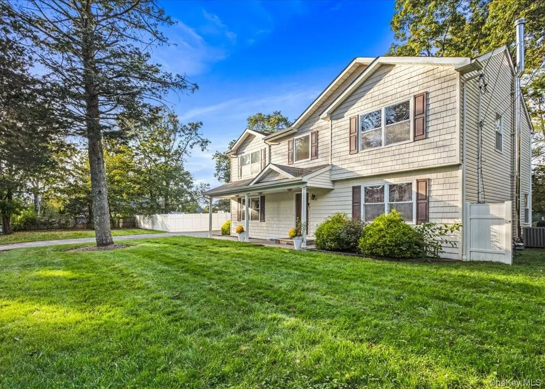 61 Delamere Street, Huntington, NY, 4 Bedrooms Bedrooms, 7 Rooms Rooms,2 BathroomsBathrooms,Residential,For Rent,Delamere,0,1061839 61 Delamere Street, Huntington, NY, 4 Bedrooms Bedrooms, 7 Rooms Rooms,2 BathroomsBathrooms,Residential,For Rent,Delamere,0,1061839