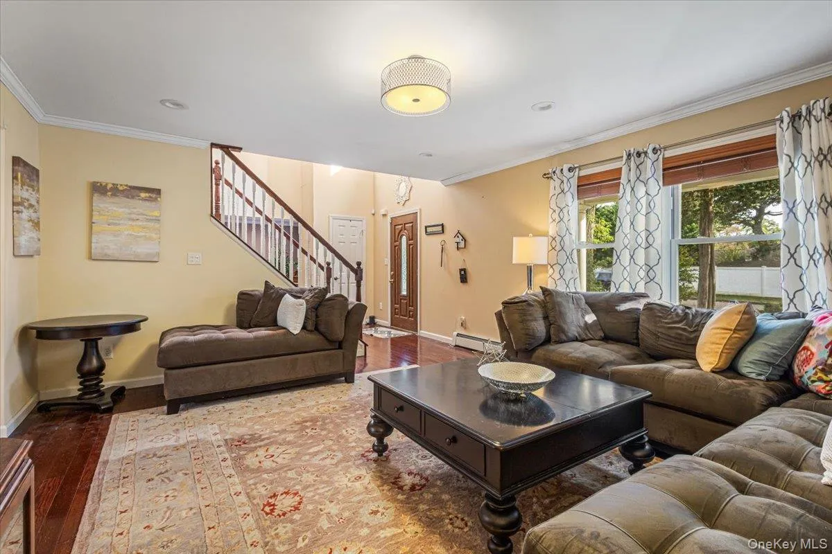 61 Delamere Street, Huntington, NY, 4 Bedrooms Bedrooms, 7 Rooms Rooms,2 BathroomsBathrooms,Residential,For Rent,Delamere,0,1061839 61 Delamere Street, Huntington, NY, 4 Bedrooms Bedrooms, 7 Rooms Rooms,2 BathroomsBathrooms,Residential,For Rent,Delamere,0,1061839