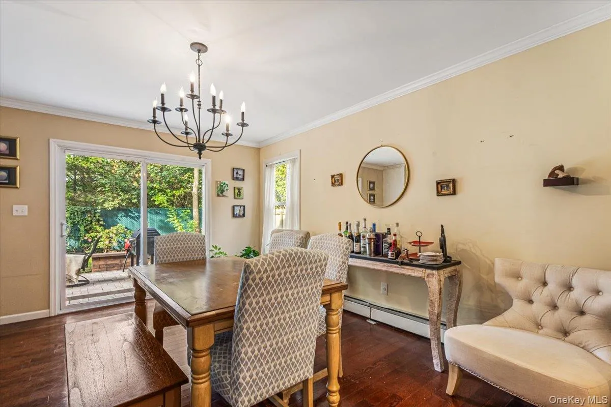61 Delamere Street, Huntington, NY, 4 Bedrooms Bedrooms, 7 Rooms Rooms,2 BathroomsBathrooms,Residential,For Rent,Delamere,0,1061839 61 Delamere Street, Huntington, NY, 4 Bedrooms Bedrooms, 7 Rooms Rooms,2 BathroomsBathrooms,Residential,For Rent,Delamere,0,1061839