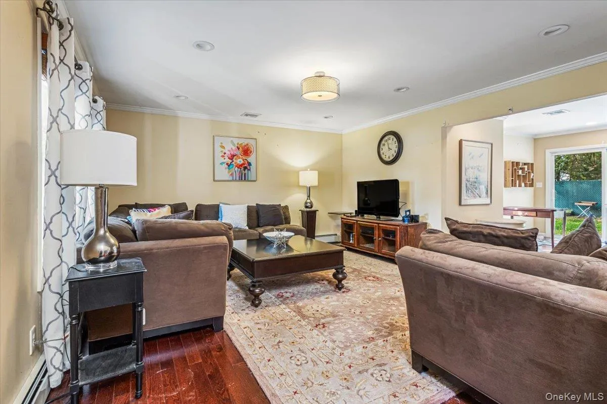 61 Delamere Street, Huntington, NY, 4 Bedrooms Bedrooms, 7 Rooms Rooms,2 BathroomsBathrooms,Residential,For Rent,Delamere,0,1061839 61 Delamere Street, Huntington, NY, 4 Bedrooms Bedrooms, 7 Rooms Rooms,2 BathroomsBathrooms,Residential,For Rent,Delamere,0,1061839