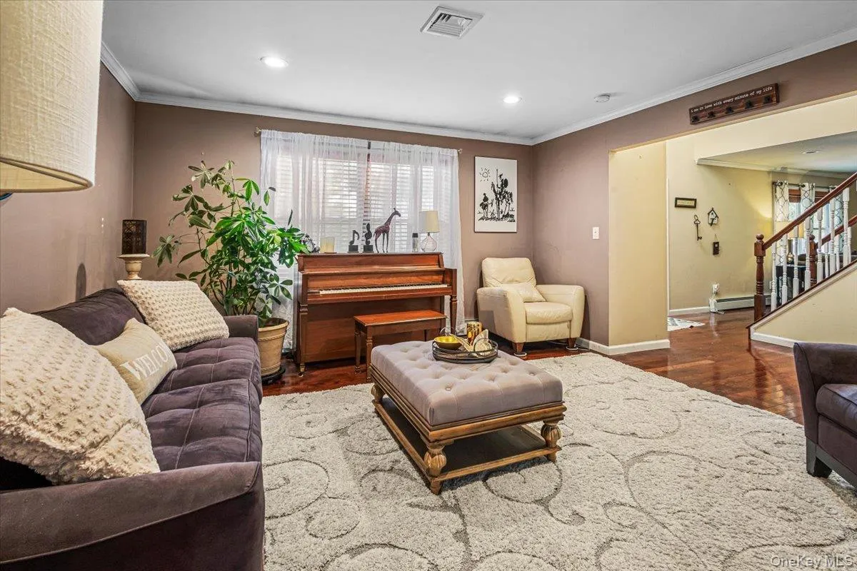 61 Delamere Street, Huntington, NY, 4 Bedrooms Bedrooms, 7 Rooms Rooms,2 BathroomsBathrooms,Residential,For Rent,Delamere,0,1061839 61 Delamere Street, Huntington, NY, 4 Bedrooms Bedrooms, 7 Rooms Rooms,2 BathroomsBathrooms,Residential,For Rent,Delamere,0,1061839